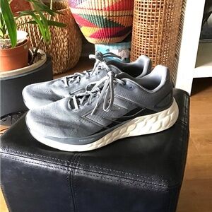 NEW BALANCE 680 Running Sneakers